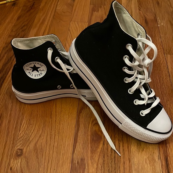Platform Converse Brand New Never Worn - Picture 1 of 4